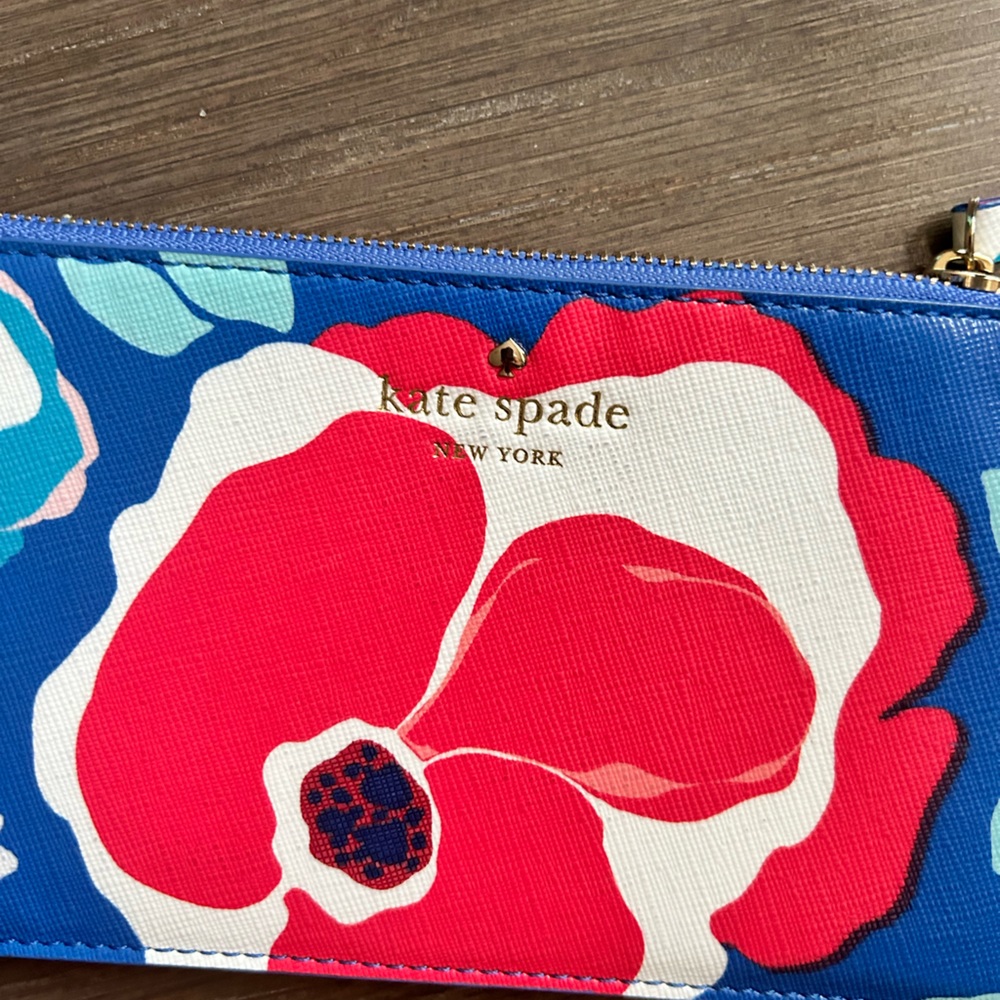 ❤️‍🔥KATE SPADE Floral Zip Wristlet